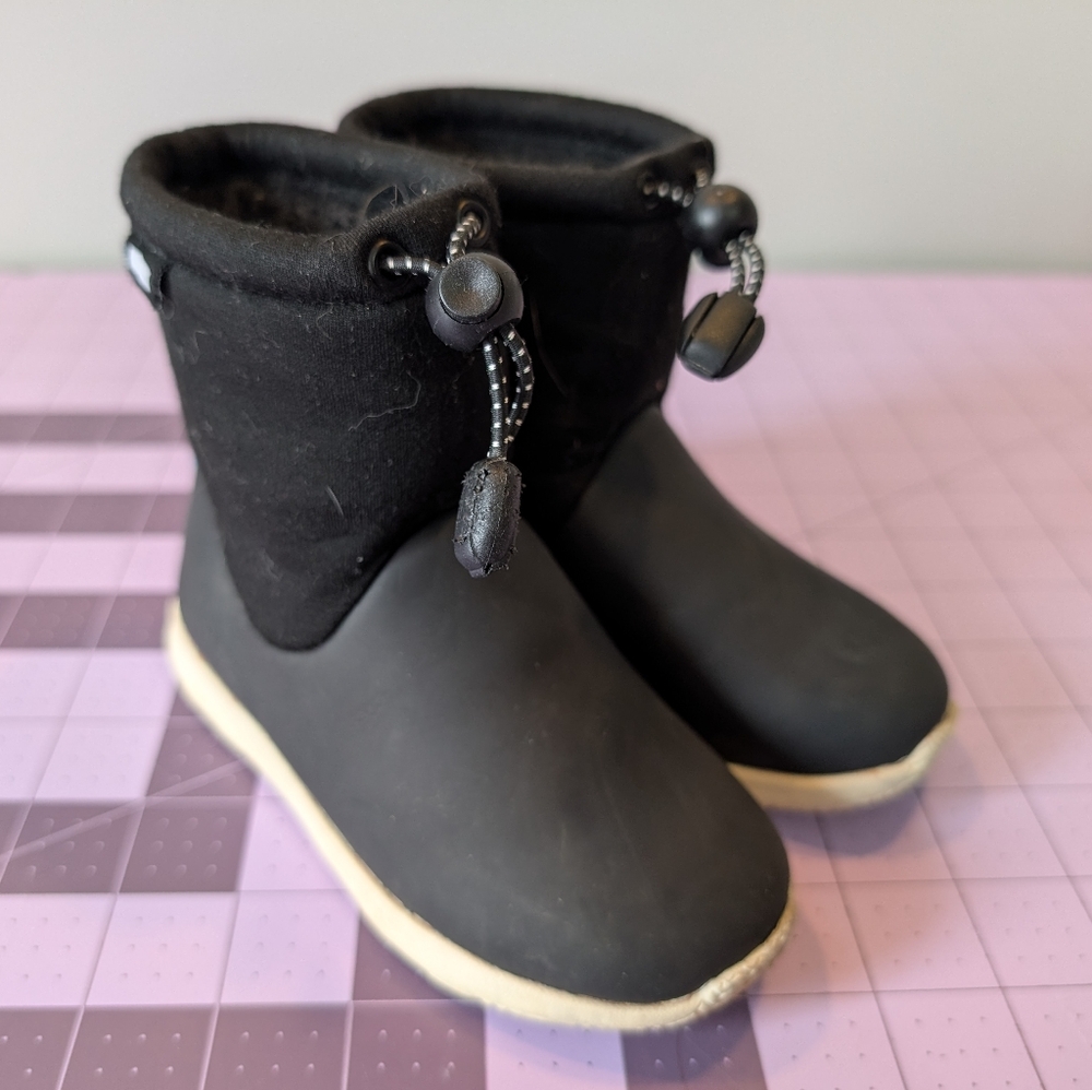 Native AP Ranger lined rain Boots Kids Size  8 toddler Black lightweight wellies